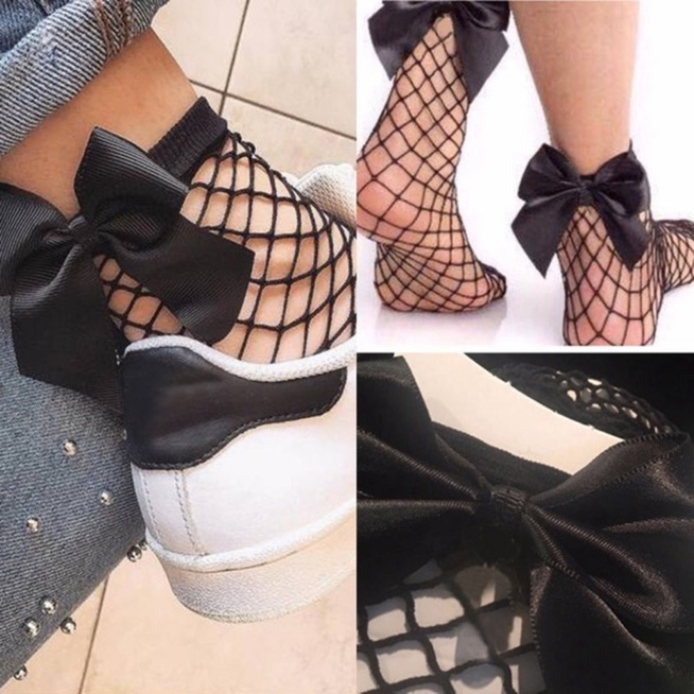 2 Pairs Of Black Fishnet Socks With Bows - Picture 3 of 8